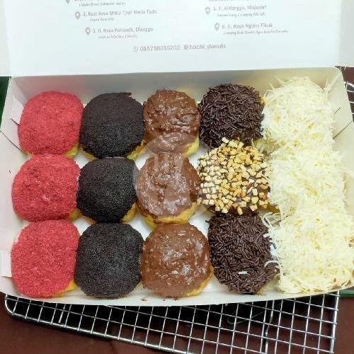 Request 6 Rasa isi 15 menu Hachi Donuts, Magersari