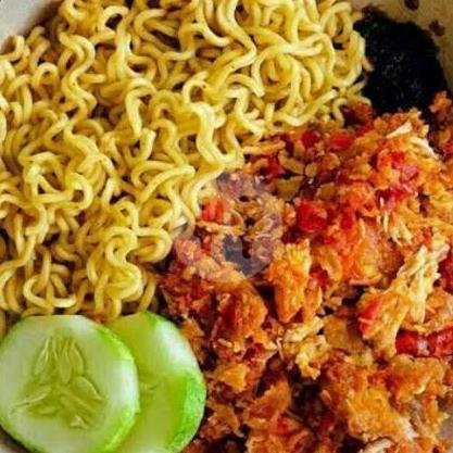 Sinom Home Made Segar menu Nasi Goreng Geprek Pak Kribo, Suko Manunggal