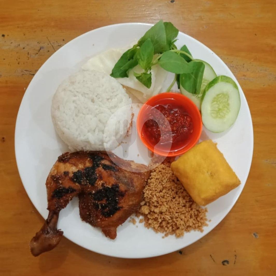 Paket E menu Ayam Bakar Mbah Somo, Rawamangun