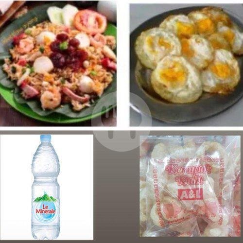 1 kwetiau goreng isi + 1 telor mata sapi + 1 lamineral + 1 krupuk kulit menu Kwetiau Ayong, Muara Karang