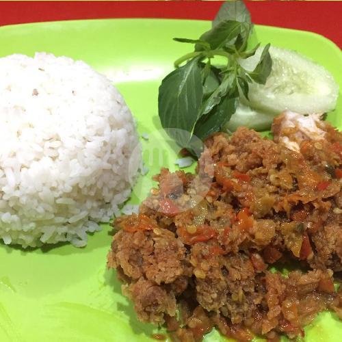 2 Ayam Crispy menu Lalapan Belut Prima Sulfat Cak Wanto, Blimbing