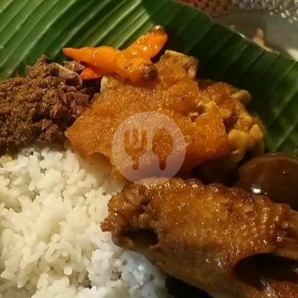 Nasi Gudeg Krecek Ayam Suwir+ Telur menu Gudeg Ojo Lali, Sewon