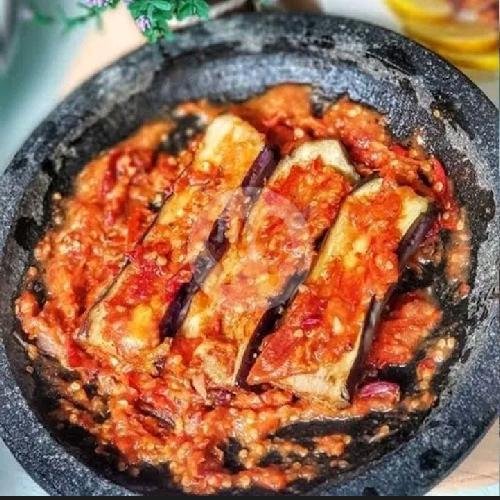 Lalapan Ikan Asap panggangan PATIN  Sambal Mentah menu Lalapan Lamongan Segosambal Pak Jito