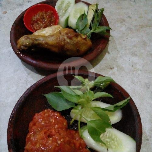 Paha/dada Goreng Ayam Kampung Ungkep menu Bebek Rinjani, Banyuwangi Kota