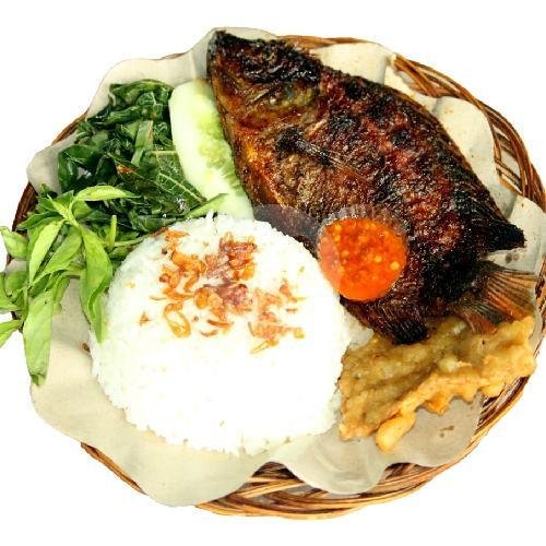 Nasi Telor Bakar menu Warung Makan Bu Lusi (Special Penyet), Karangasem