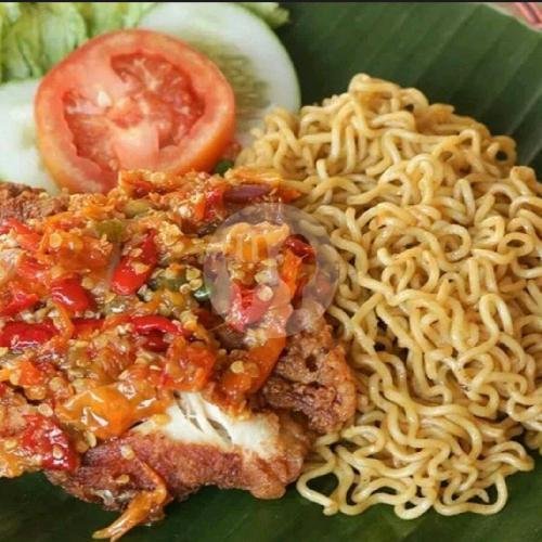 Nasi Lalapan Ayam Bakar + Es Teh/hangat menu Lalapan Jolasima, Dau