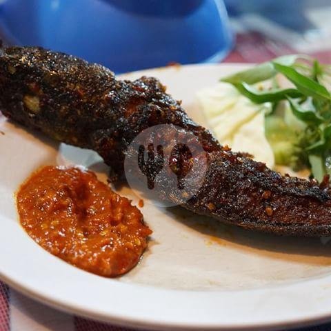 Lele Goreng + Sambal + Lalapan menu Karjo Penyetan Sesambelan, Gurameh Raya