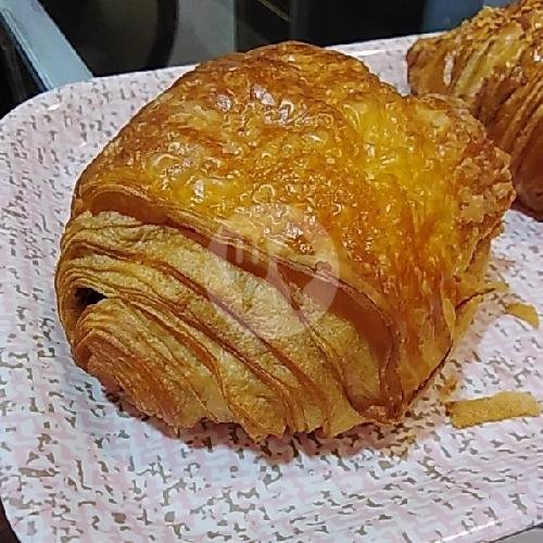 Croissant Chocolate menu Kopi Mental Vacation, Sarijadi