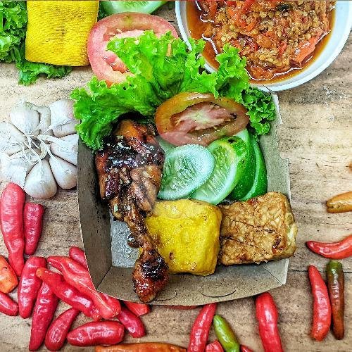 Chicken Rice Bowl With Crispy Tofu menu Mie Rapi Food and Drink, Sadarmanah