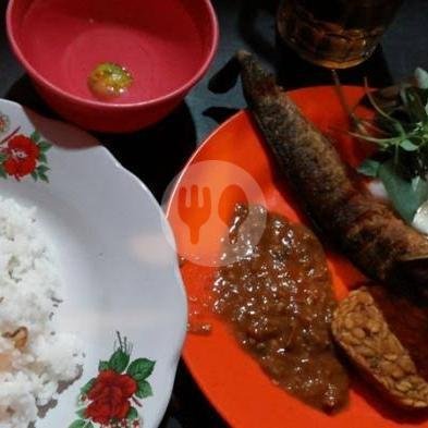 Nasi Telur + Tempe + Terong menu Pecel Lele dan Soto Ayam Lamongan Wahyu Jaya, Mlati