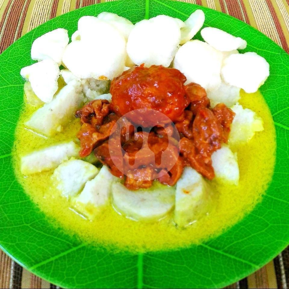 Lontop Sambal Ati Ampela + Ayam Suwir menu Yellow Nasi Kuning & Lontong Opor, Selokan Mataram