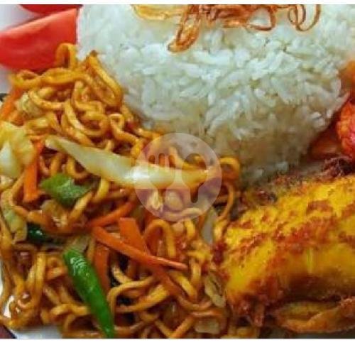 Nasi Sayur Bayam + Telor menu Warung Rojo Sambel Merr, Sukolilo