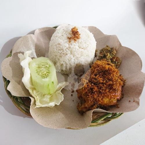 paket hemat 3T menu Lalapan UMAMI Nasi Gurih Ayam Rempah, Kepuharjo