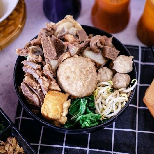 Mie Bakso + Pangsit menu Bakso Semar, Melong
