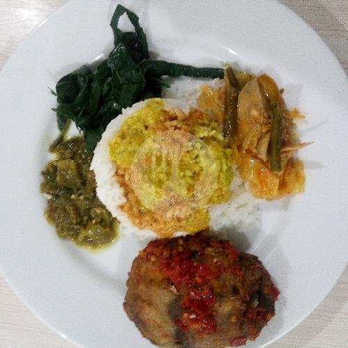 Nasi+ Ayam Goreng menu Nasi Padang Wa Uda, Surya Sumantri