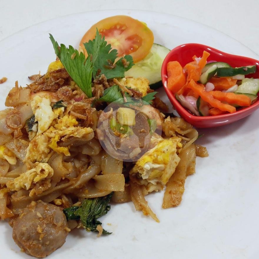 Ayam Geprek Sambal Matah / Kemangi menu Roemi Resto And Ice Cream, Suroto