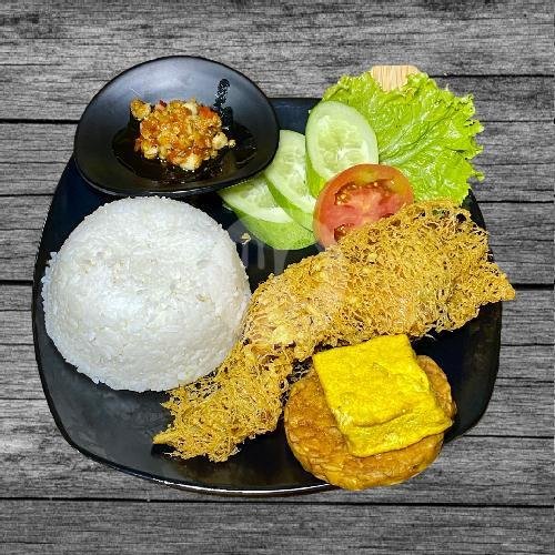 Ayam Kremes Juara Bertahan (Juber): Nostalgia Rasa di Tengah Kota Bandung