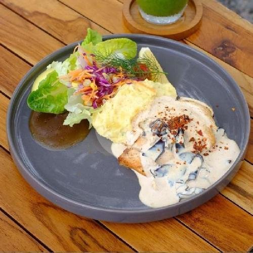 Signature Ayam Pengilon menu Pengilon, Karang Mloko