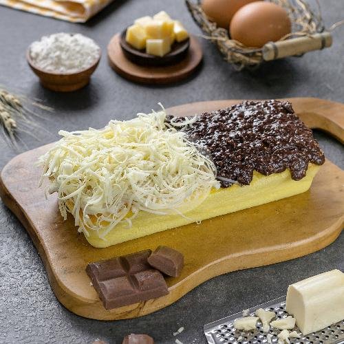 Ogura Cheese + Topping Full Cheese + Full Crispy Chocolate menu Oma Opa Cakery UNS, Jebres