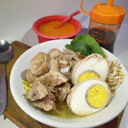 Kripik Bawang (Pangsit) menu Bakso Pakde Joe, Jl. Patal Senayan Raya