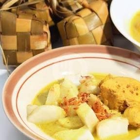 Koepat Opor Plus Telur menu Bubur Ayam Kang Sam Dan Kupat Opor Bandung, Damai