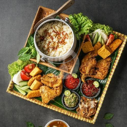 Paket Liwet 4 Orang Gurame Goreng menu Pondok Selera Sunda, Sukajadi