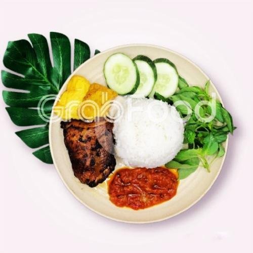 Nasi Ayam Bakar Lalapan + Tahu + tempe menu Ayam Bakar MBAK YUN, Karangploso