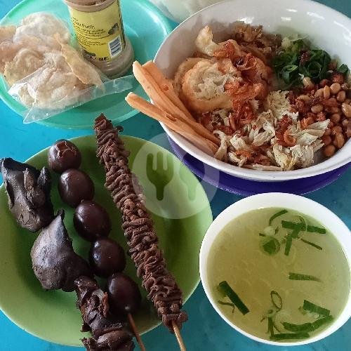 Emping Melinjo menu Bubur Ayam Jakarta Tante Laela, Kalingga