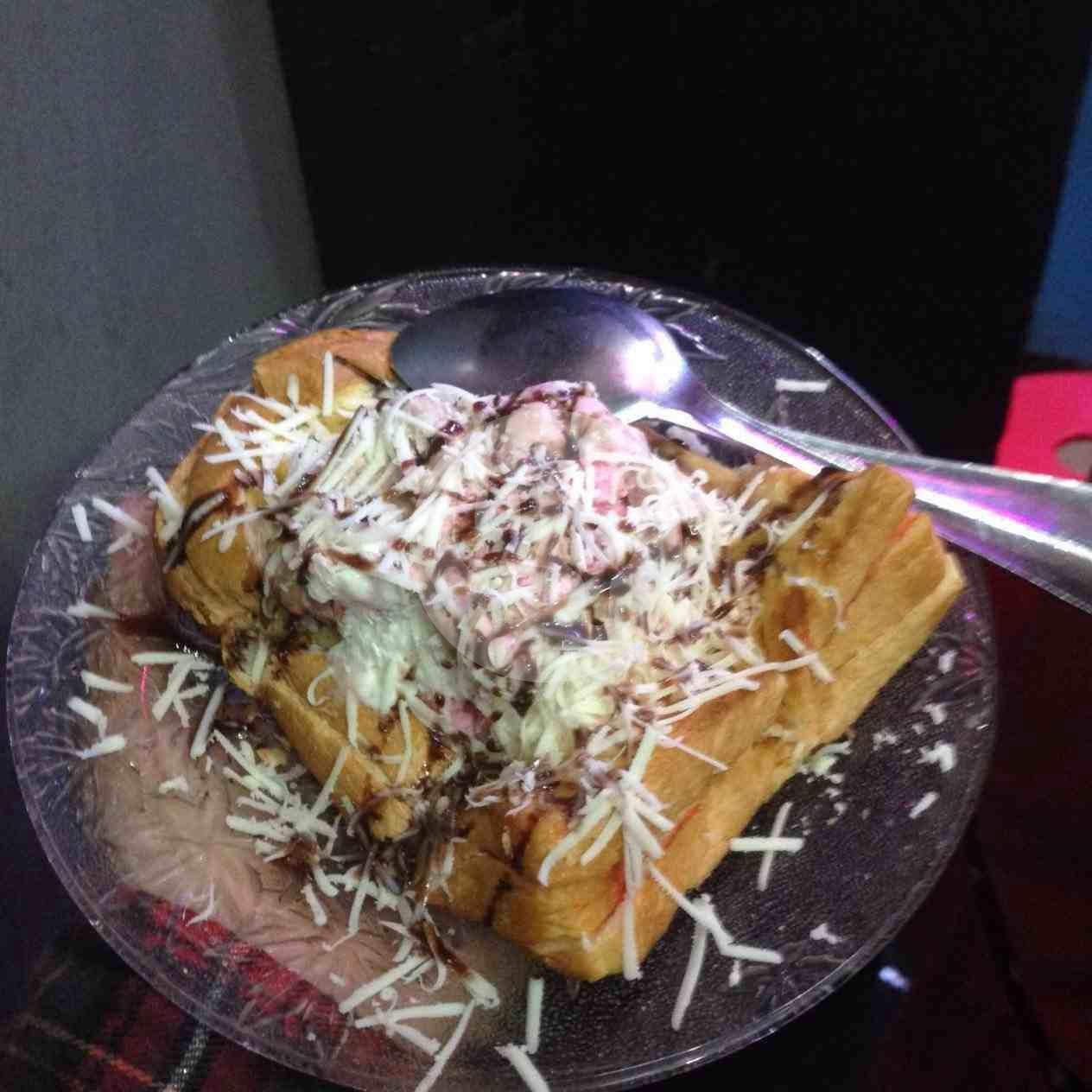 Pancake Keju menu Roti Bakar Idola, Simpang Lima