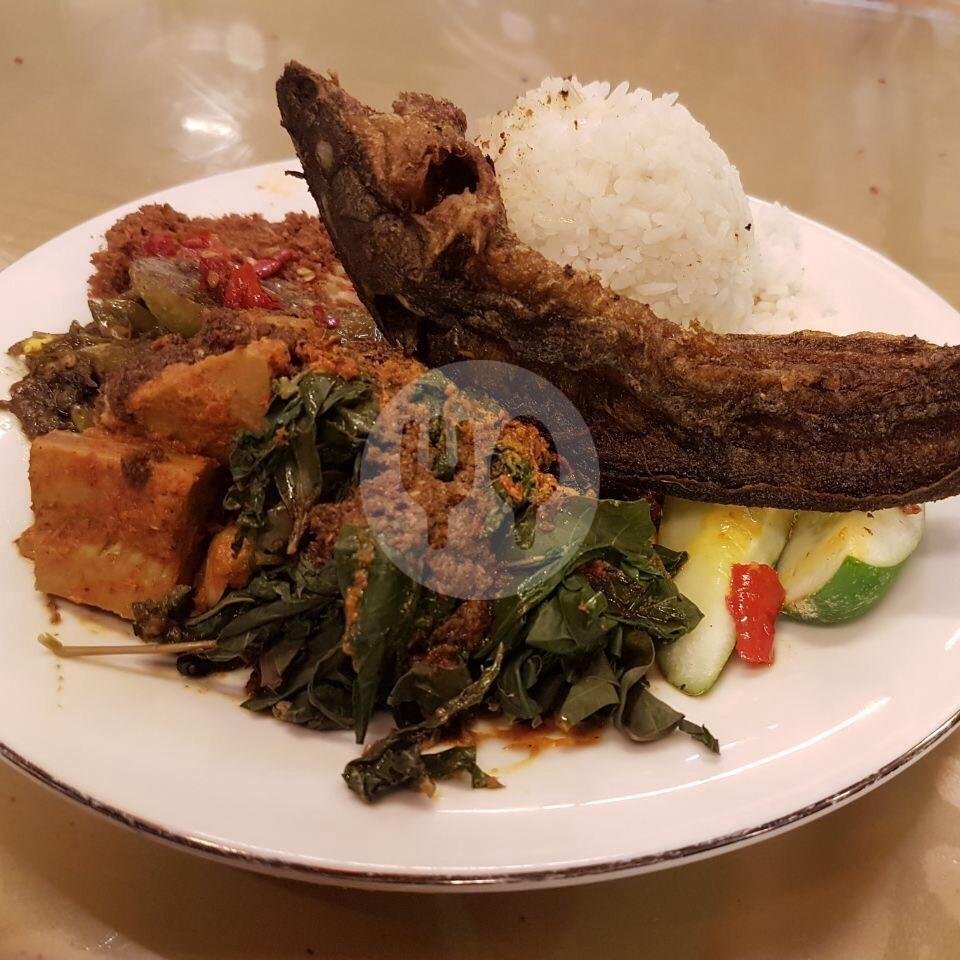 Nasi Ayam Gulai menu RM Siang Malam Masakan Padang, Kemayoran