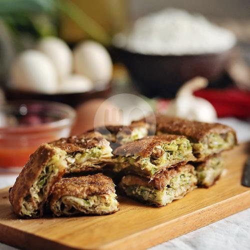 1 Terbul Med + 1 Martabak Spesial menu De Fransisco Terang Bulan dan Martabak, Mayjend Sungkono