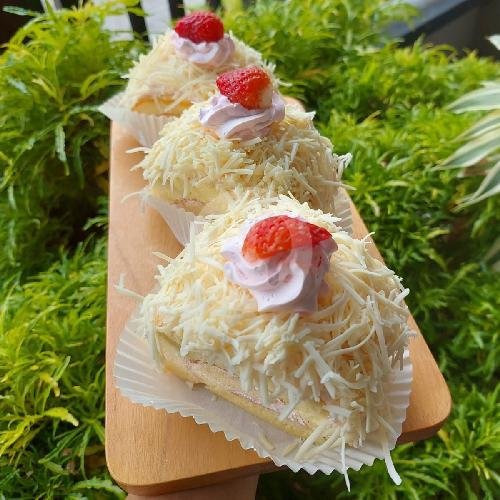 Choco Strawberry Roll menu Sachi Cake, Baki