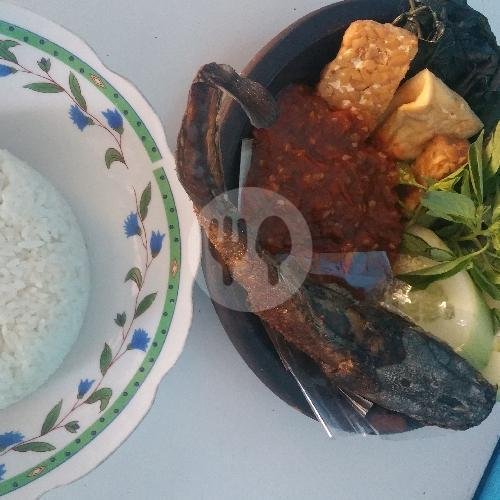 Nasi Ikan Mujaer + Tahu Tempe + Nasi + Lalapan menu Warung Wader Penyetan, Menanggal