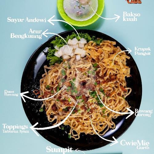 CM Pedas Gurih Topping Ayam Jumbo menu Mafia Cabe, Junrejo