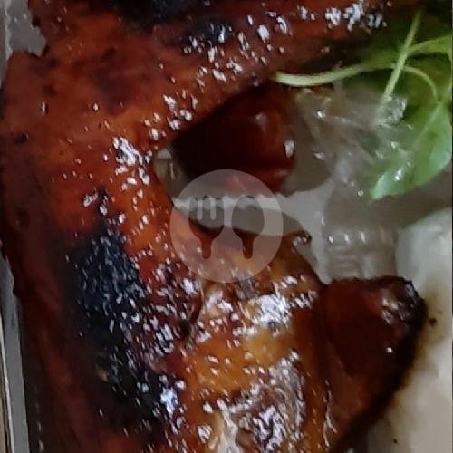 Ayam Kampung Ungkep (Tanpa Nasi) menu Ayam Goreng Tugu Lilin, Urip Sumoharjo