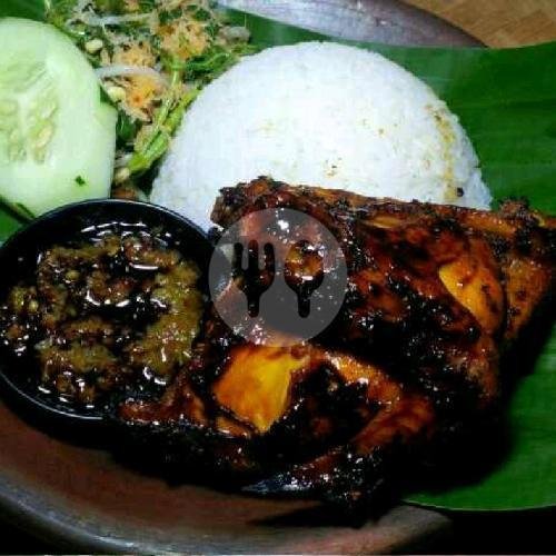 Dada Bakar + Nasi menu Ayam Bakar Kanghut, Kedungkandang
