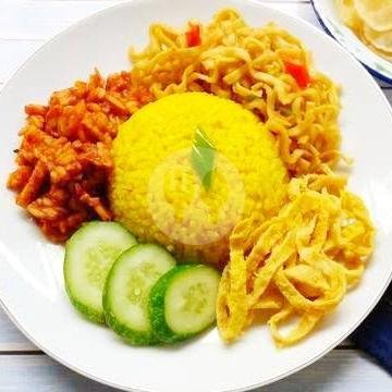 Paket Komplit Naskun menu Yellow Nasi Kuning & Lontong Opor, Selokan Mataram