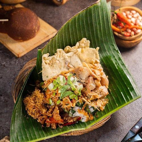 Nasi Pecel Komplit + Telor Dadar menu Pecel Madiun Mbak Nina, Walikota Mustajab