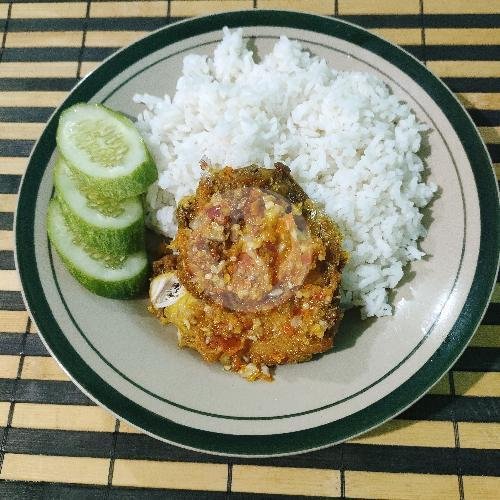 Nasi Ayam Penyet menu Warteg Ibu Nasibah, Caringin