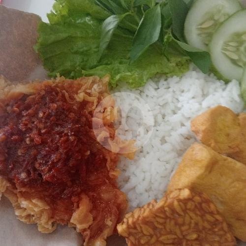 Lalapan Telor Geprek menu Nasi Goreng Ati Perempatan Galunggung, Klojen