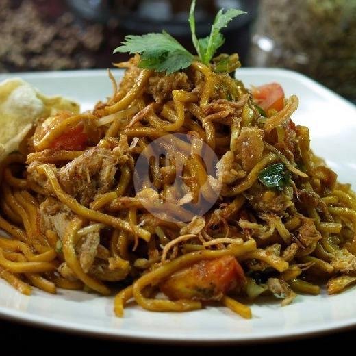 Nasi Goreng Spesial + Es Teh menu Idola Food, Puspanjolo