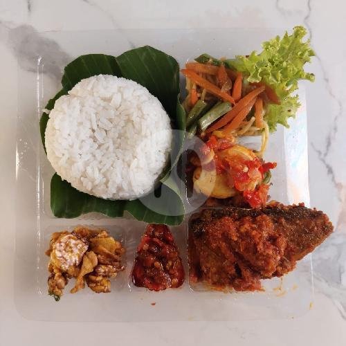 Kotak Nasi Campur Bu Lili Spesial menu Depot Lili Jaya, Pandegiling