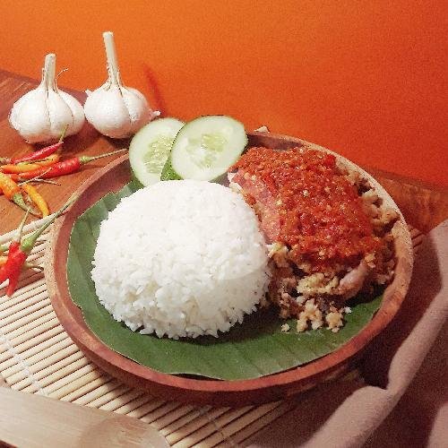 Ayam Geprek Saus Asam Manis menu Geprek Tugu, Krembangan