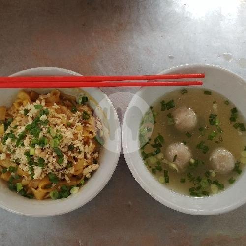 Kwetiau Manis Pangsit menu Mie Ace Tegallega, H Kurdi 1