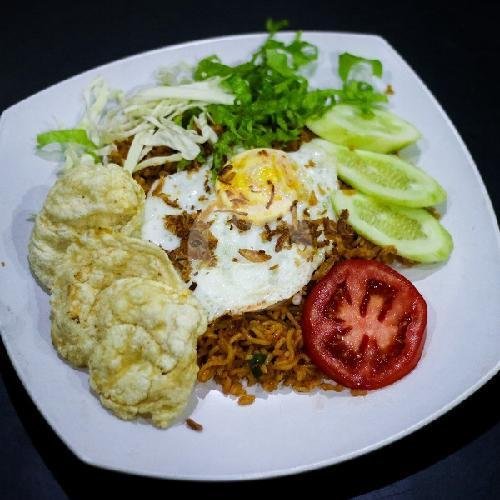 Nasi Goreng menu Waroeng Halim Pecel Lele Hot, Tanjung Sabar