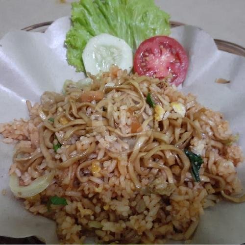 Kwetiau Goreng Bakso menu Kedai Pak Set, Colomadu