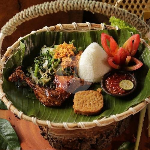 Ayam Kampung Bakar+Nasi menu Ayam Taliwang Mbok Sutil, Manggarai