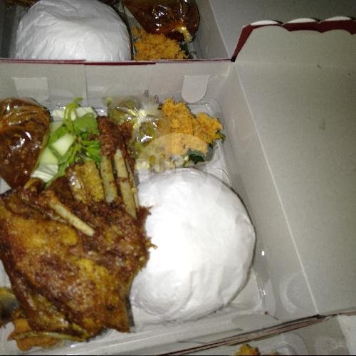Patin Goreng 26 menu Warung Rona, Simpang Lima Gumol Kediri