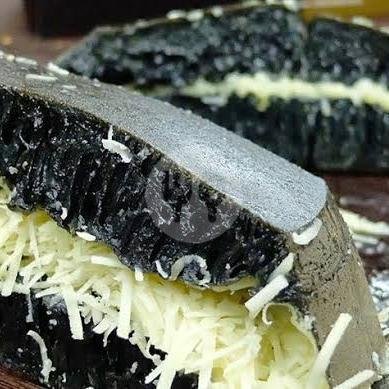 Keju Susu Redvelvet menu Martabak Bangka H. Anas, Jatiwaringin