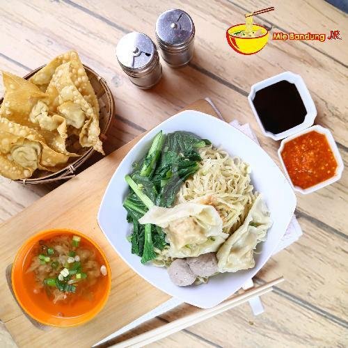 Pangsit Goreng (isi 5) menu Mie Bandung JR, Jebres